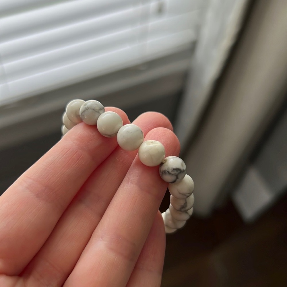 Howlite Bracelet - Picture 2 of 3